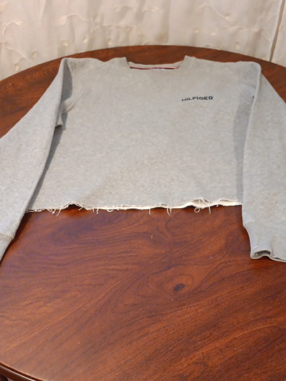 Tommy Hilfiger Light Gray Cropped Crewneck Sweatshirt